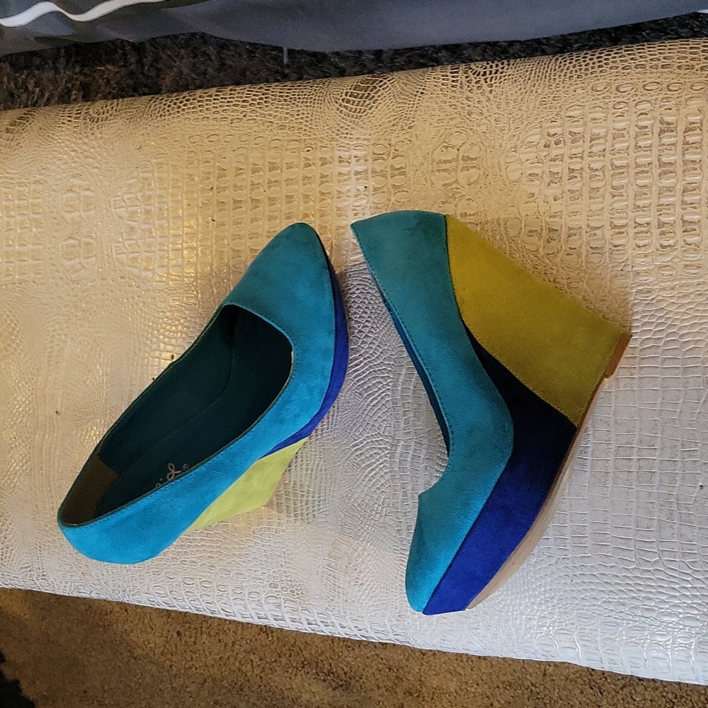 Shoes - Picture 3 of 3